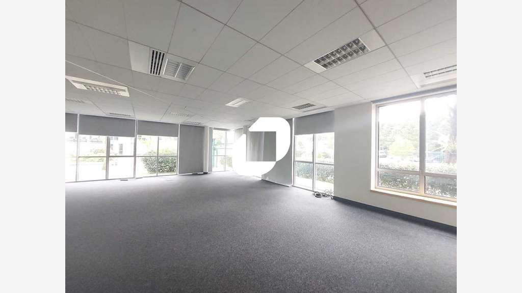 Vente Bureaux 2425m² Voisins le bretonneux