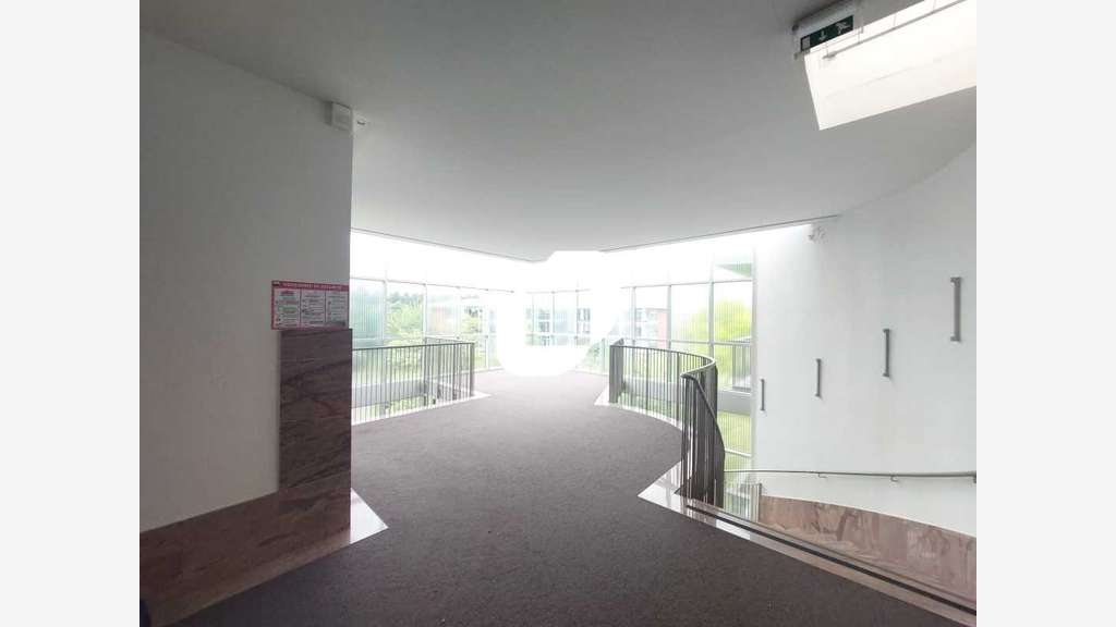 Vente Bureaux 2425m² Voisins le bretonneux