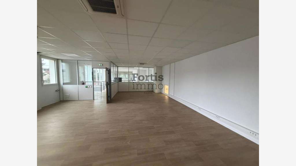 Vente bureaux 2 262m² à Vulaines-sur-Seine