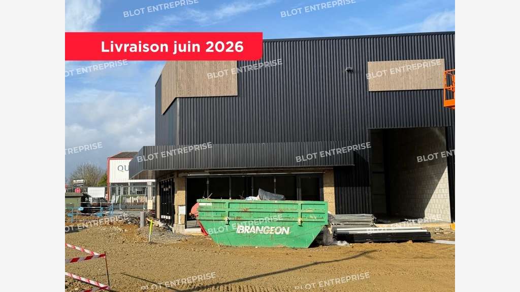 A vendre cellule neuve 200m² à La Mézière
