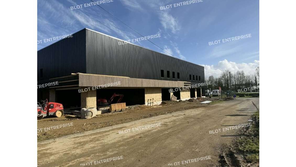 A vendre cellule neuve 200m² à La Mézière