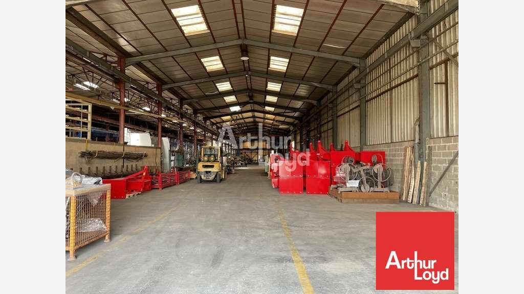 Local d'activité de 4350m² à vendre à Chize