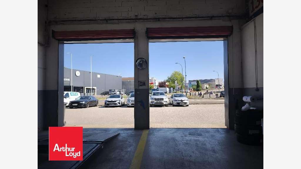 A vendre 2 lots locaux commerciaux à Coignières