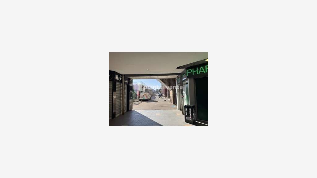 Vente local commercial 105m² empl N°1 à Créteil