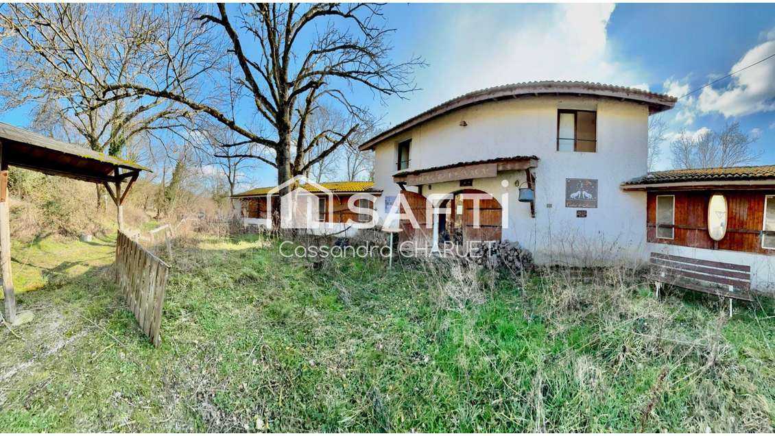 AV corps de bâtiments idéal club équestre Meyssiez