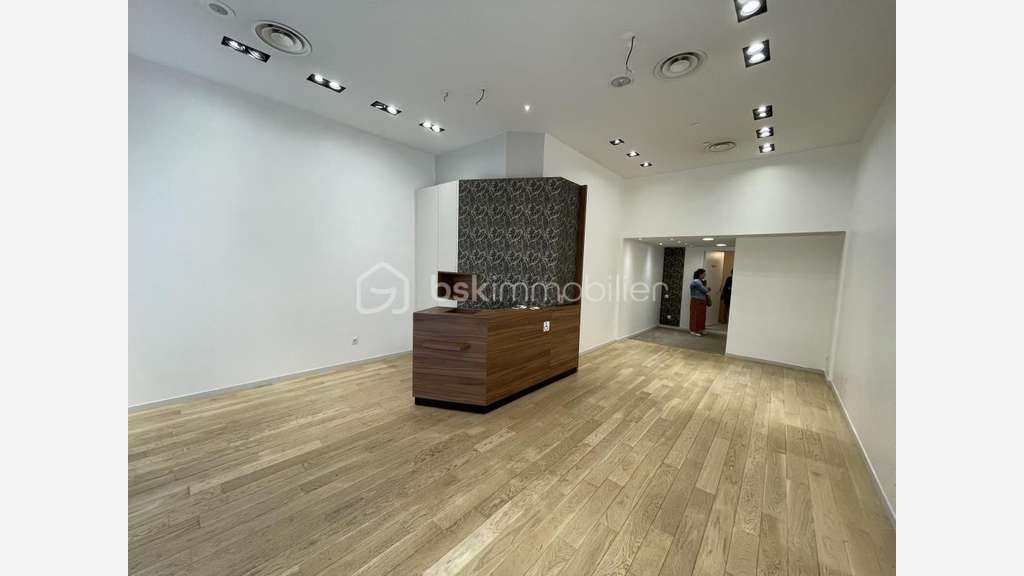 À céder bail commercial 54m² + mezzanine 18m² Lyon