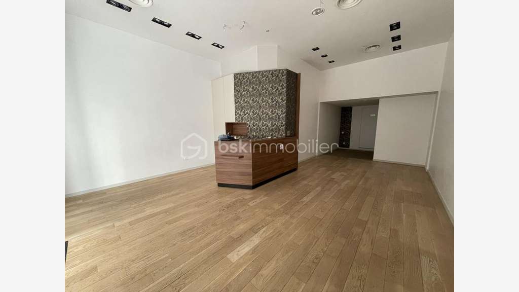 À céder bail commercial 54m² + mezzanine 18m² Lyon