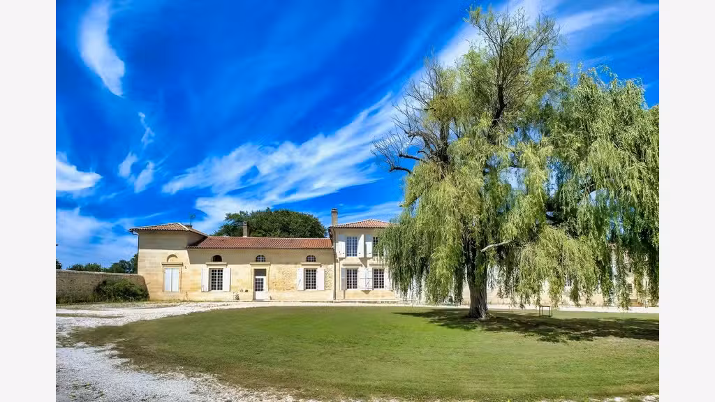 Magnifique et rare domaine de 1300m² sur 6.4 ha