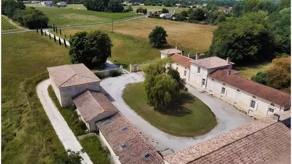 Magnifique et rare domaine de 1300m² sur 6.4 ha