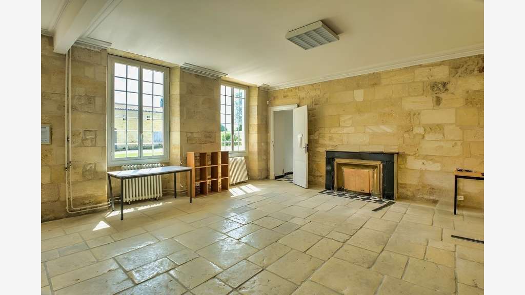 Magnifique et rare domaine de 1300m² sur 6.4 ha