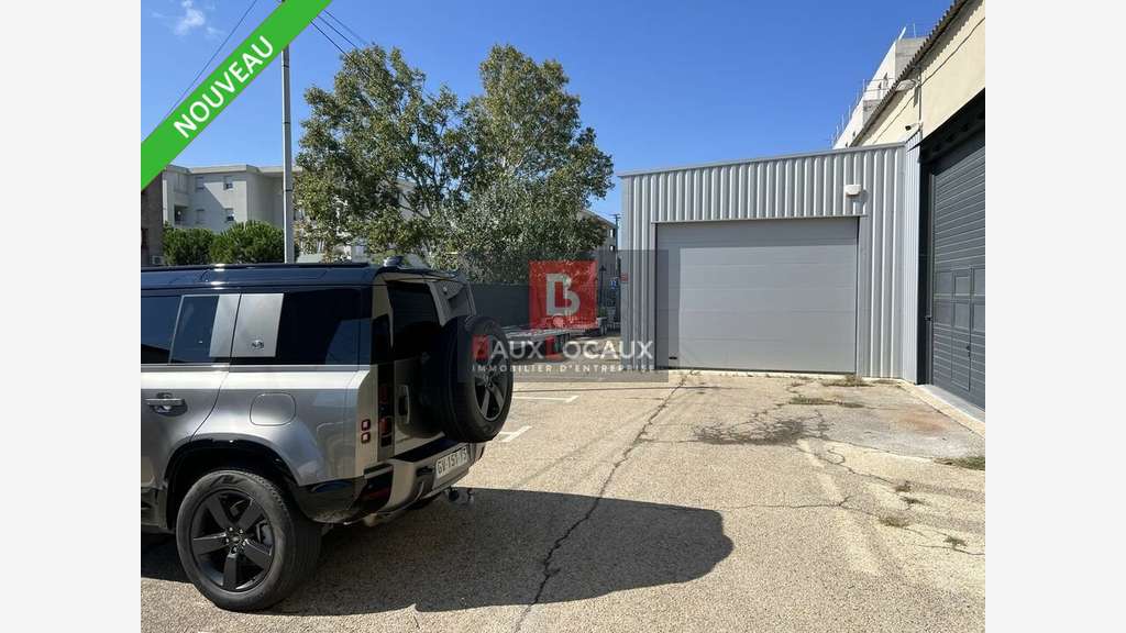 AV local d'activité 710m² idéalement situé à Arles