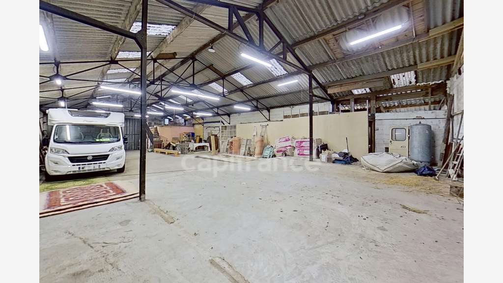 Locaux 420m² à vendre à Carhaix-Plouguer
