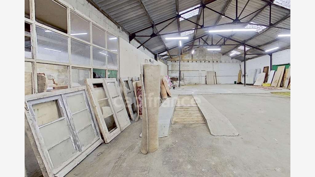 Locaux 420m² à vendre à Carhaix-Plouguer
