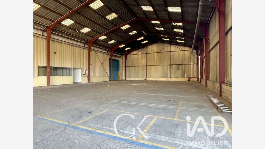Vente locaux 3329m² sur 1.9ha à St-André-le-Gaz