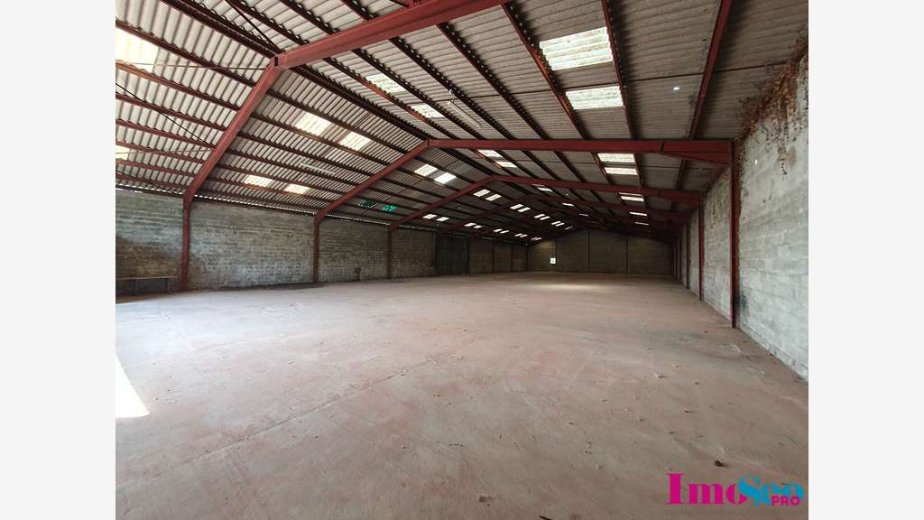 AV entrepôt 1000m² à Ambarès-et-Lagrave A10