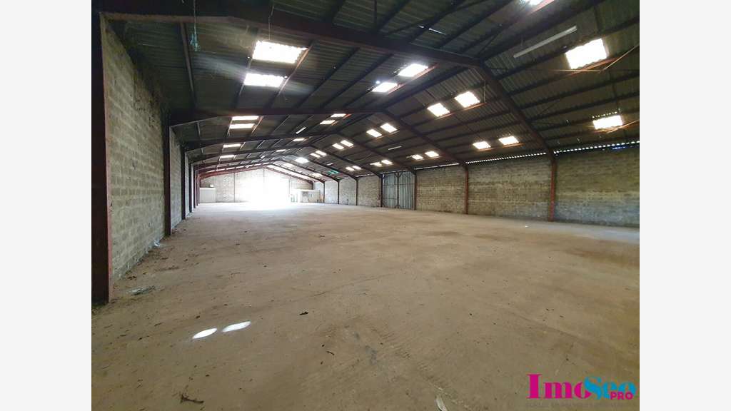 AV entrepôt 1000m² à Ambarès-et-Lagrave A10