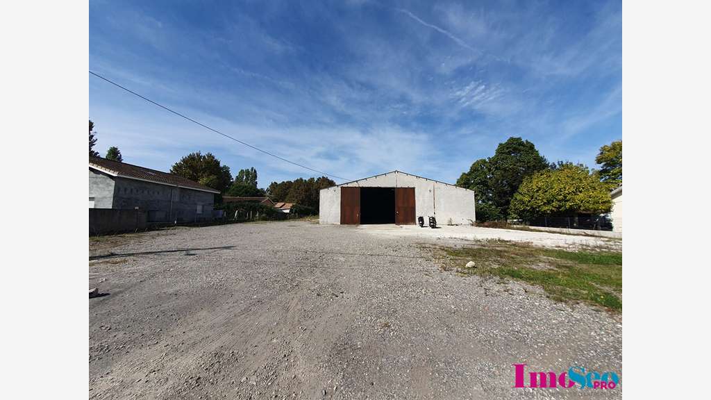 AV entrepôt 1000m² à Ambarès-et-Lagrave A10