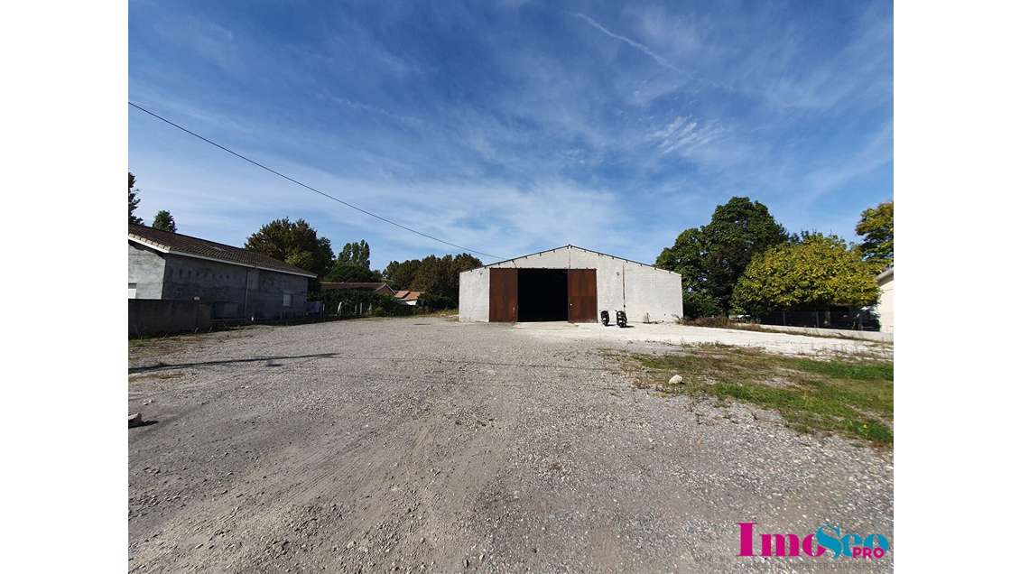 AV entrepôt 1000m² à Ambarès-et-Lagrave A10