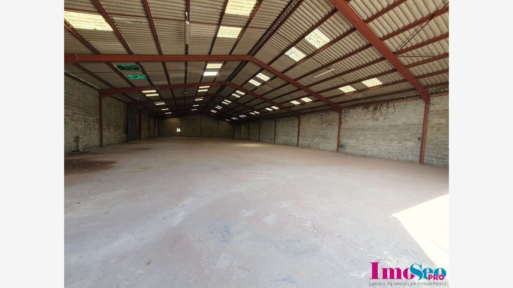 AV entrepôt 1000m² à Ambarès-et-Lagrave A10