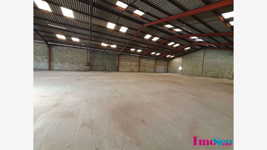 AV entrepôt 1000m² à Ambarès-et-Lagrave A10