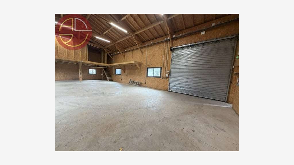 A vendre dépôt 260m² proche rocade à Flourens