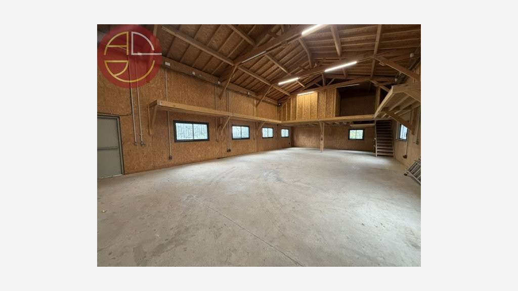 A vendre dépôt 260m² proche rocade à Flourens