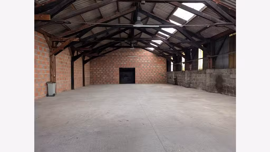 Vente entrepôt 300m² à Libourne