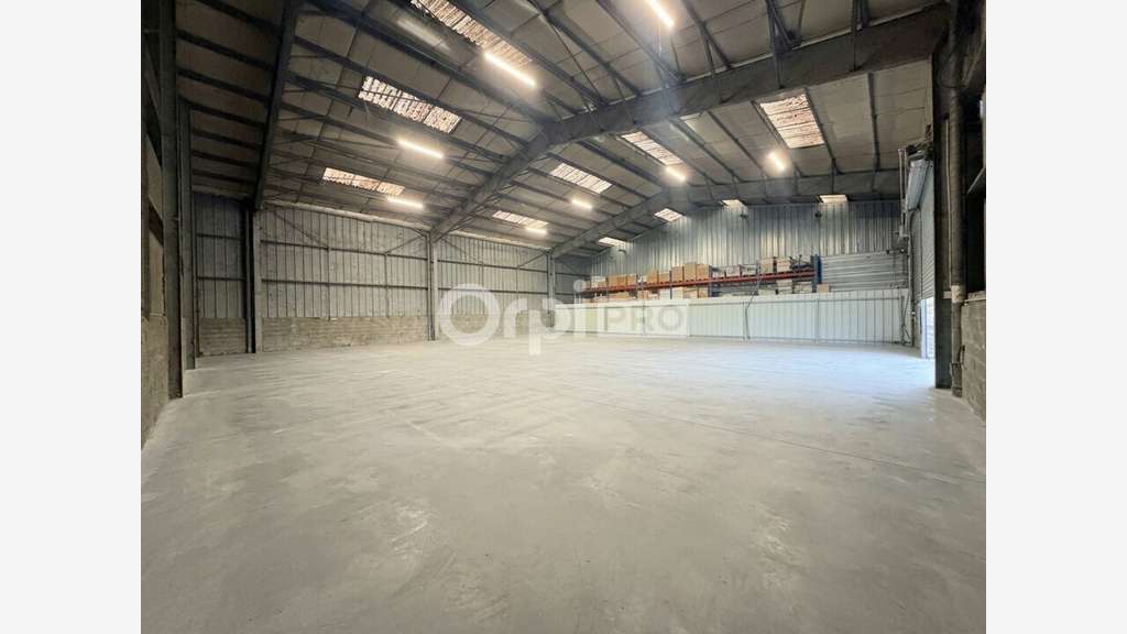 Vente entrepôt 400m² empl stratégique à Limas