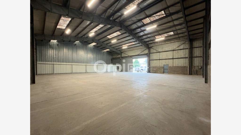 Vente entrepôt 400m² empl stratégique à Limas