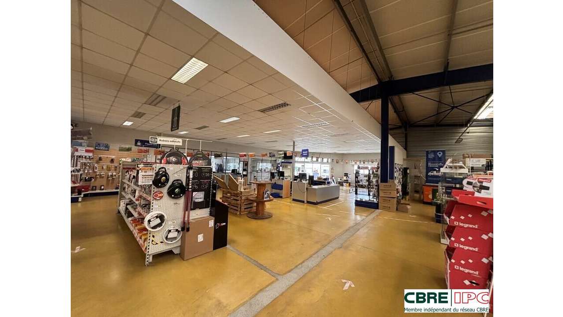 Vente entrepôt 2000m² sur 4712m² à Pau