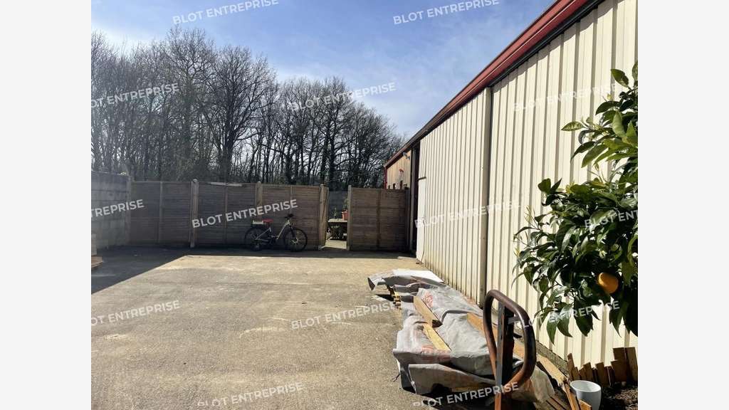 A vendre entrepôt 280m² à Saint-Mars-de-Coutais