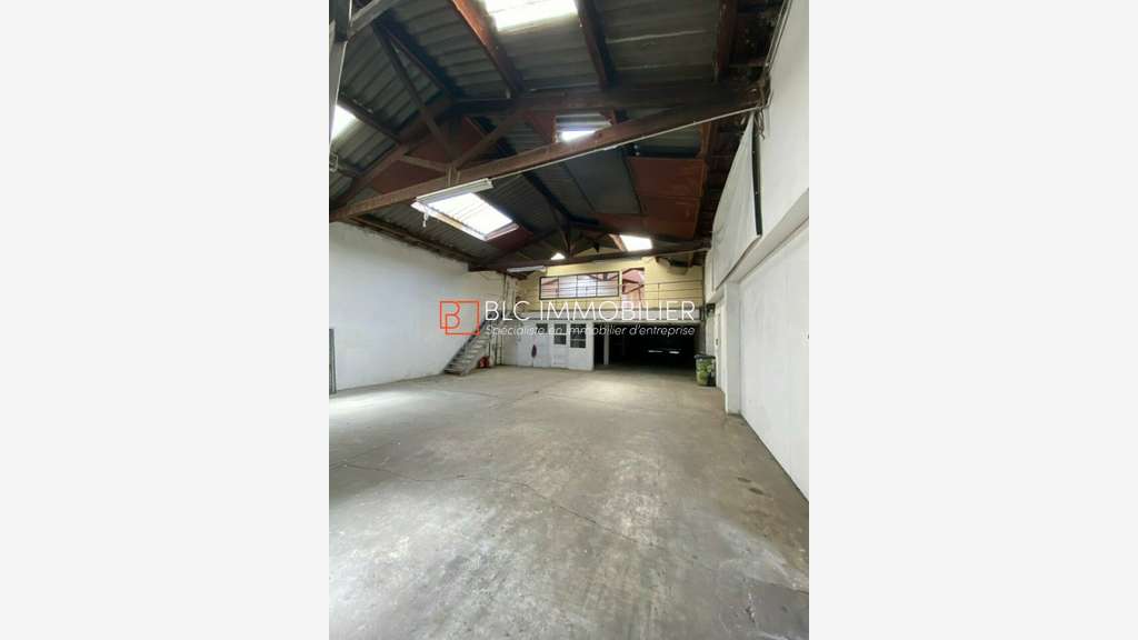 Vente entrepôt 480m² à Marseille 13003