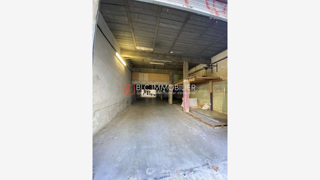 Vente entrepôt 480m² à Marseille 13003