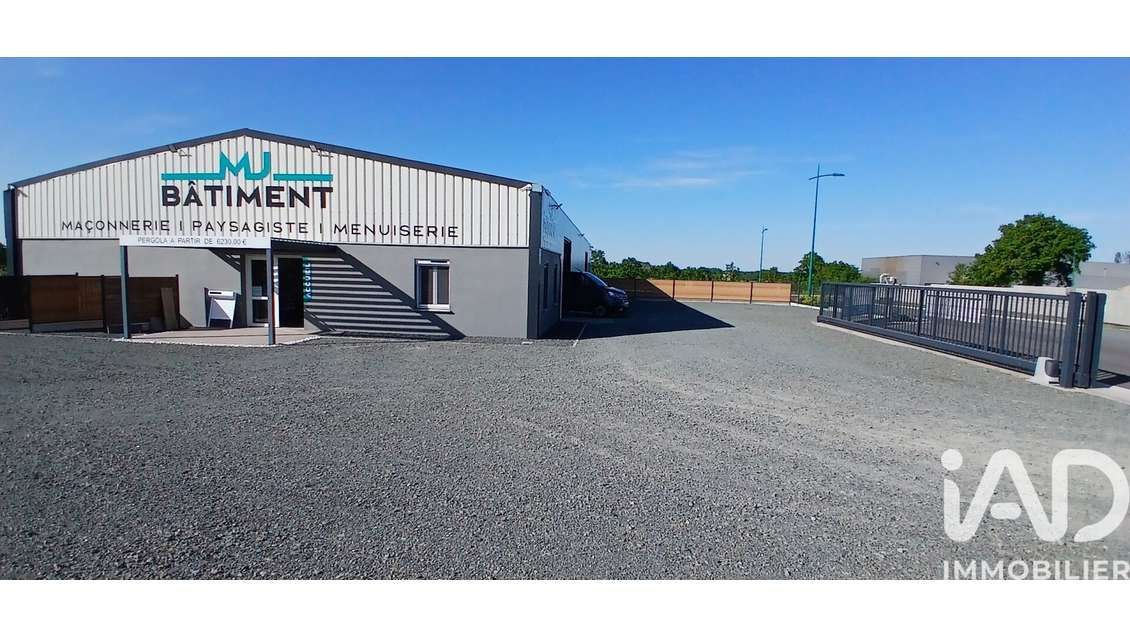 AV locaux artisanaux 300m² à Bazoges-en-Paillers