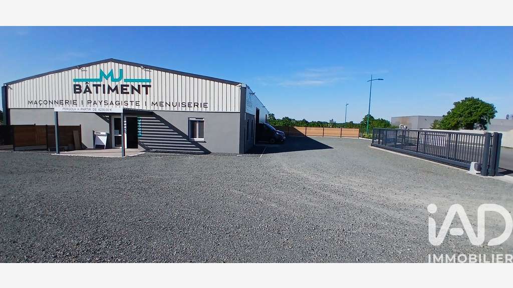 AV locaux artisanaux 300m² à Bazoges-en-Paillers