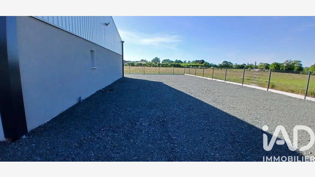 Vente bâtiment artisanal 187m² Bazoges-en-Paillers