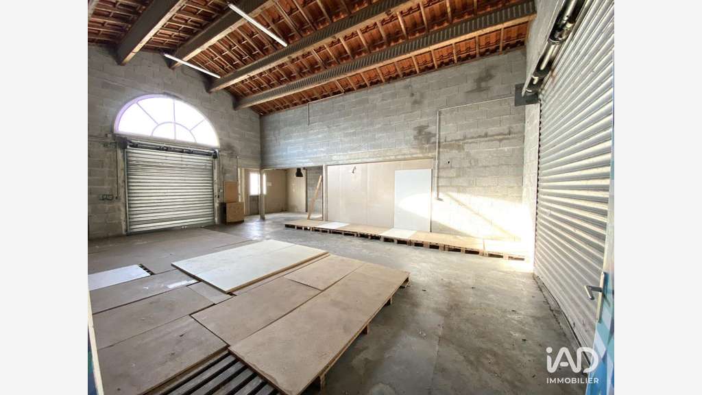 Vente local commercial spacieux à Breuillet