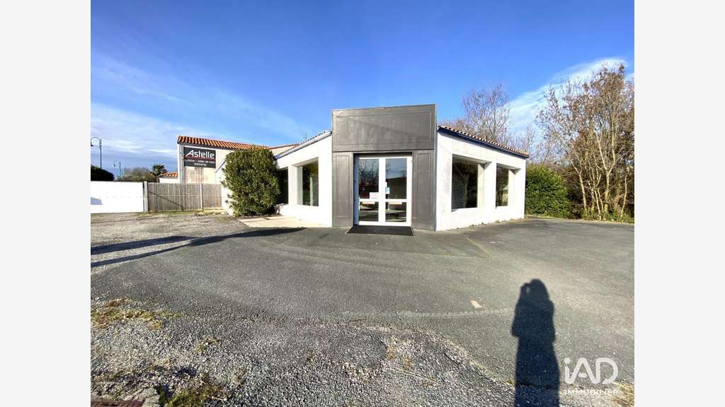 Vente local commercial spacieux à Breuillet