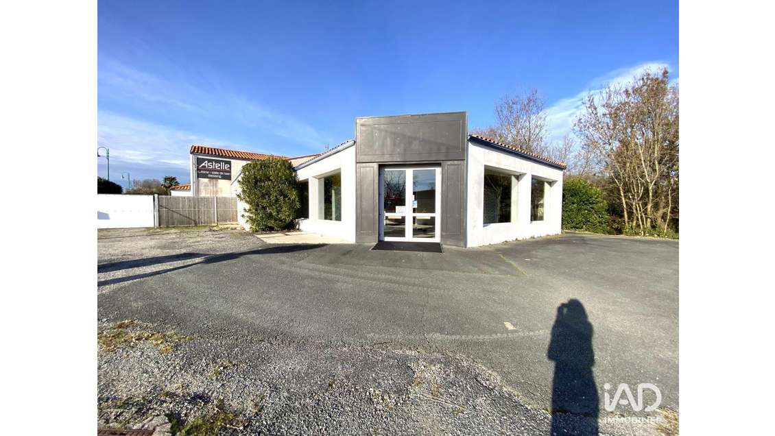 Vente local commercial spacieux à Breuillet