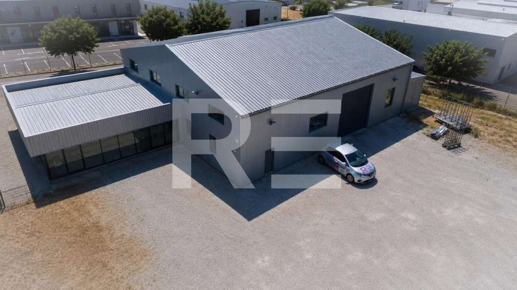 Vente hangar professionnel 500m² à Calvisson