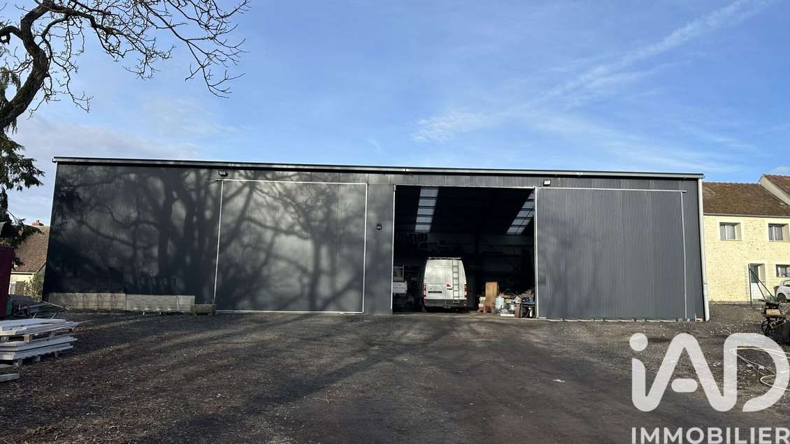 Vente hangar récent isolé 330m² à Chenou