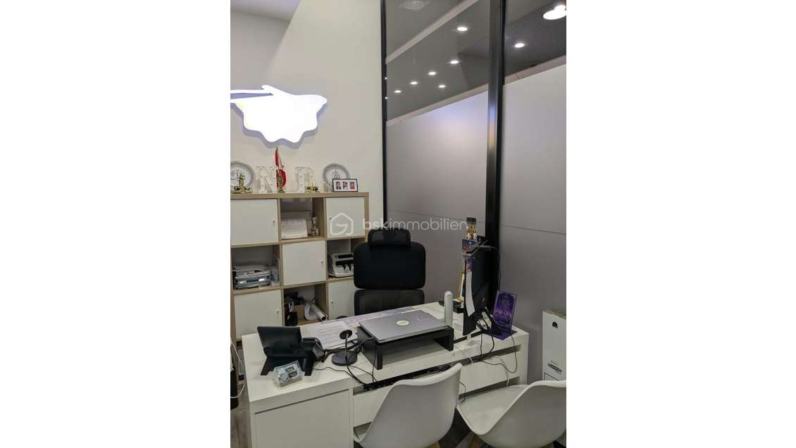 Boutique de 50m² à vendre en ccial à Drancy