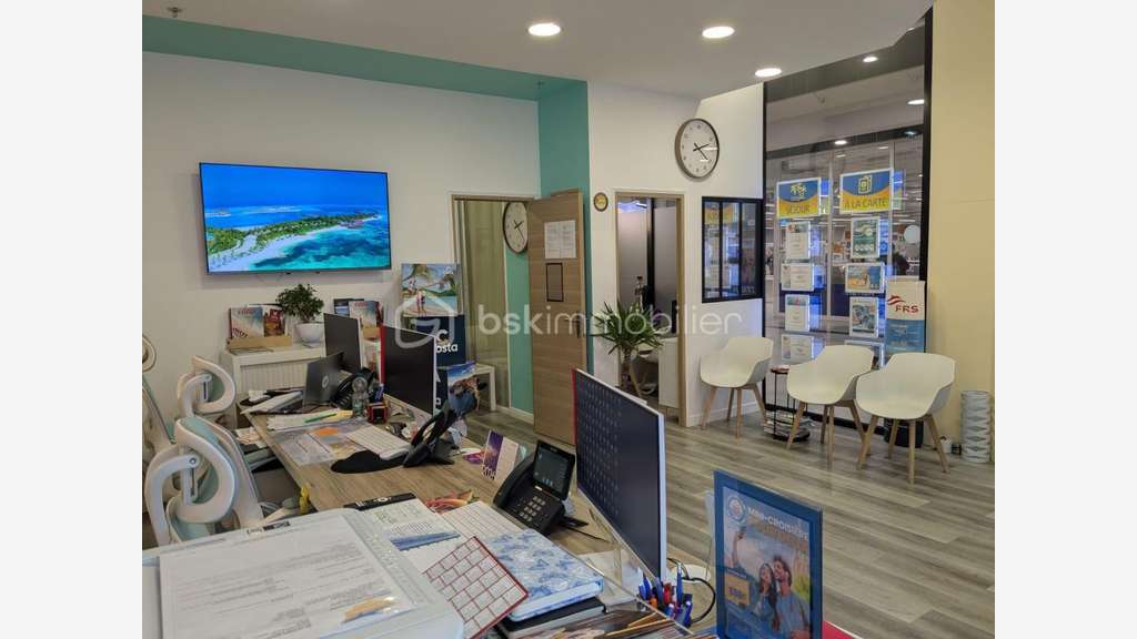 Boutique de 50m² à vendre en ccial à Drancy