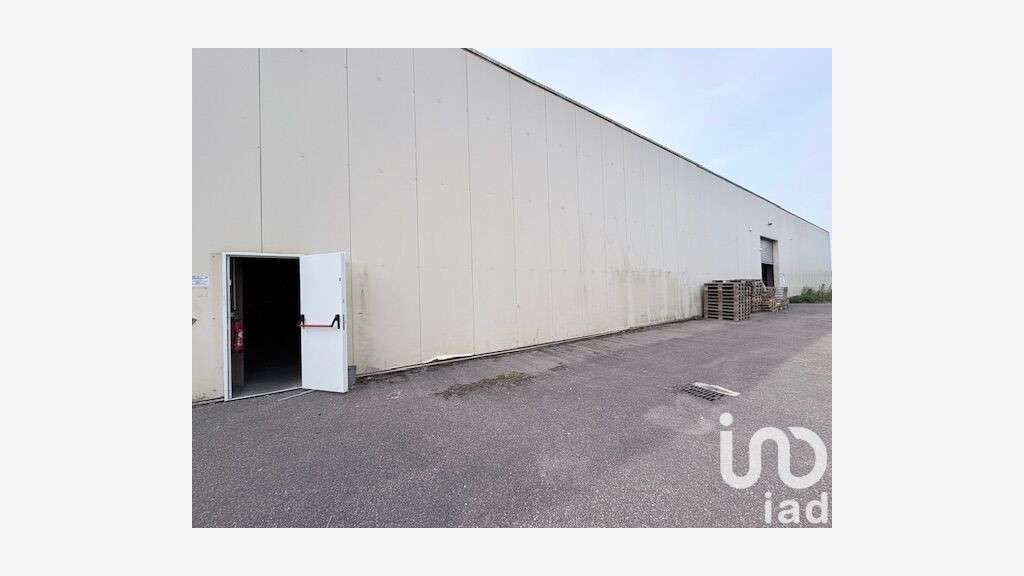 Cède bâtiments indus 2105m² à Grand Bourgtheroulde