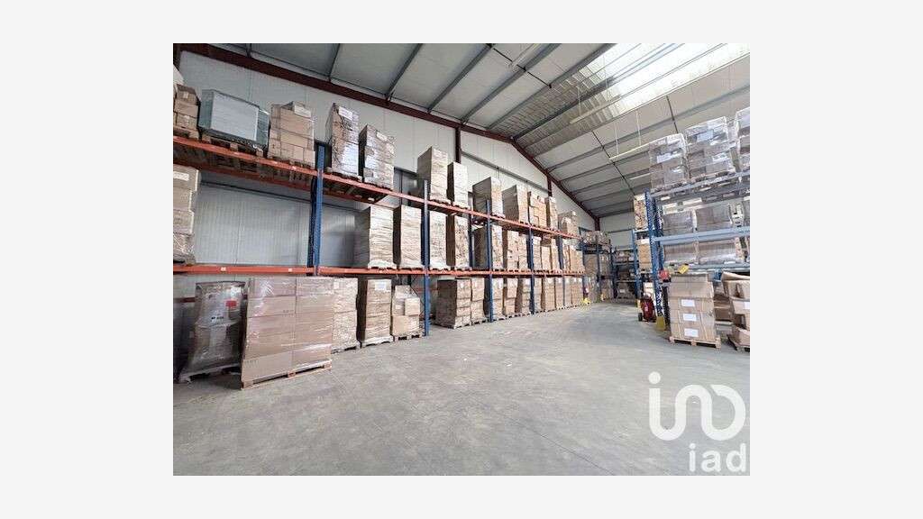 Cède bâtiments indus 2105m² à Grand Bourgtheroulde