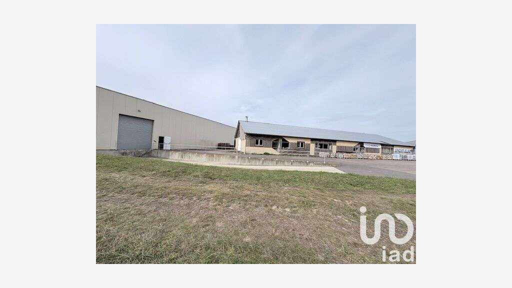 Cède bâtiments indus 2105m² à Grand Bourgtheroulde