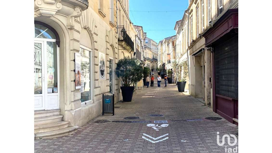 Vente local commercial 80m² à Jonzac