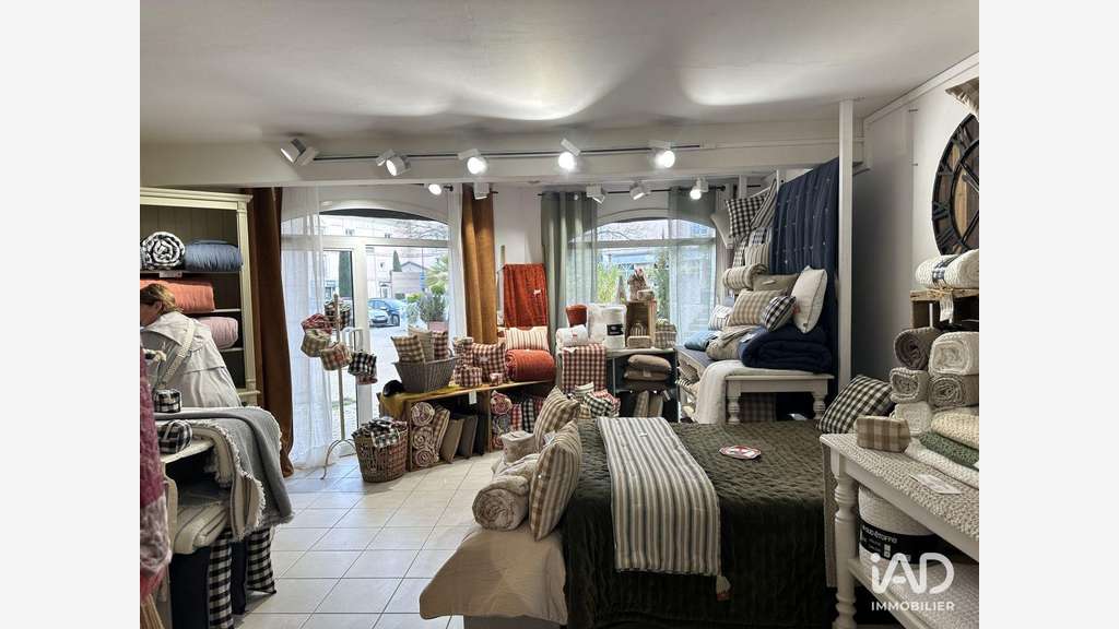 Vente local 135m² empl N°1 à L'Isle-sur-la-Sorgue