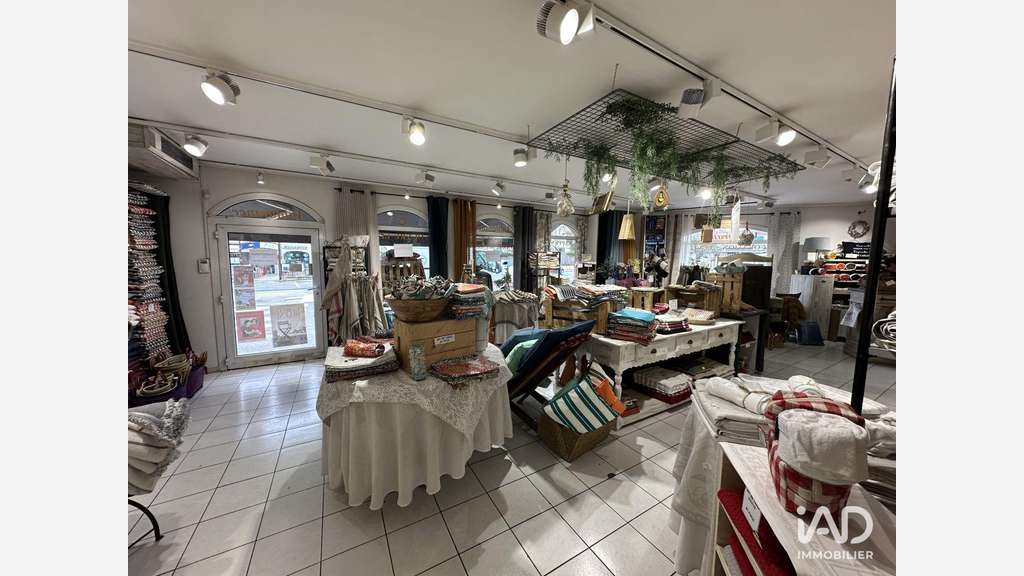 Vente local 135m² empl N°1 à L'Isle-sur-la-Sorgue