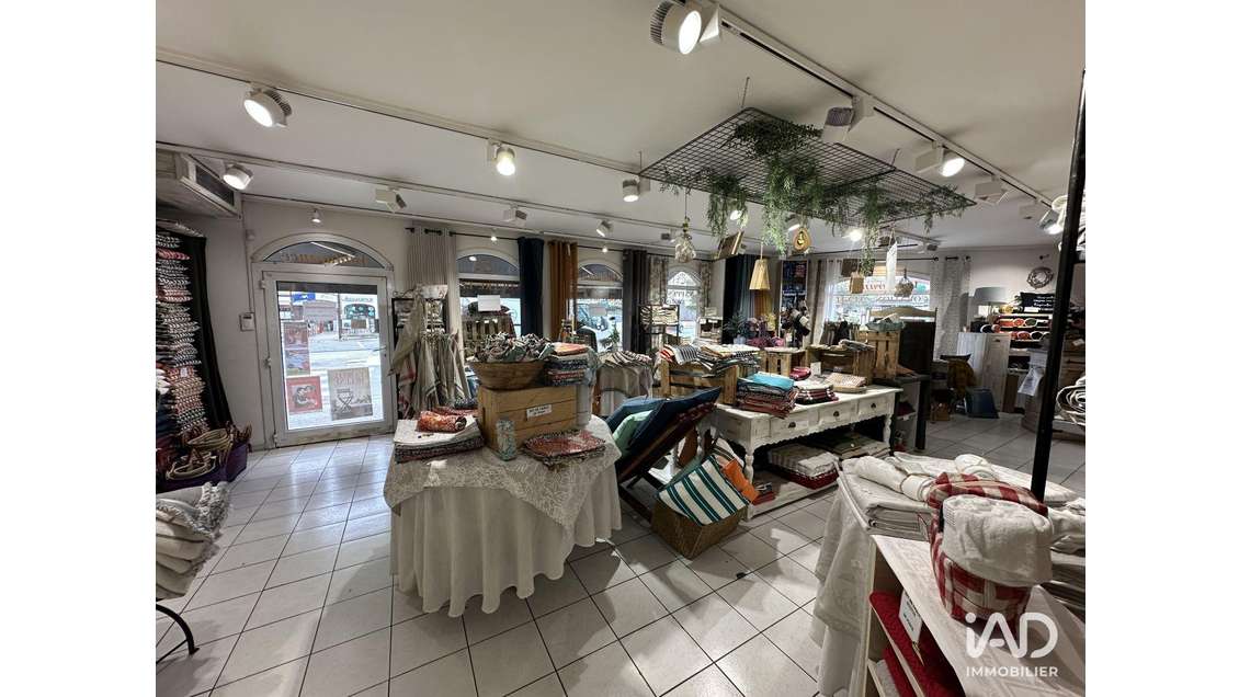 Vente local 135m² empl N°1 à L'Isle-sur-la-Sorgue